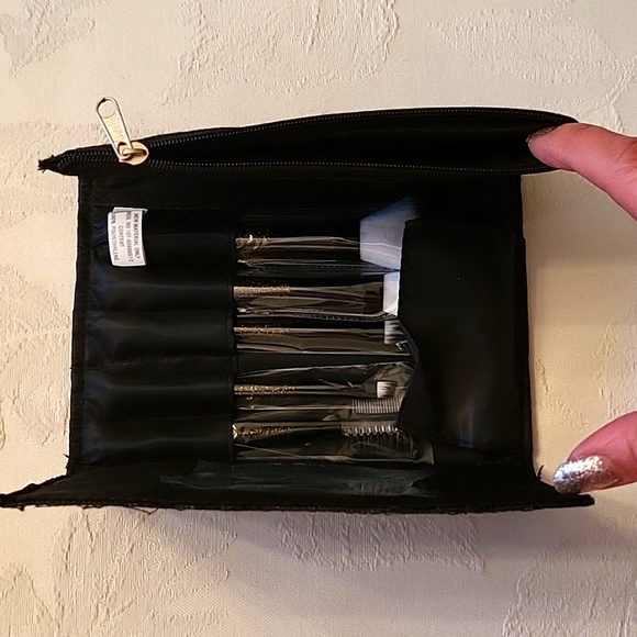 FLASH SALE! NEW Lord & Taylor 5-pc Makeup Brush Set, Black Sparkly Cosmetic Bag - Picture 3 of 9
